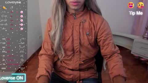 Nicolle online show from February 15, 2025, 12:11 pm