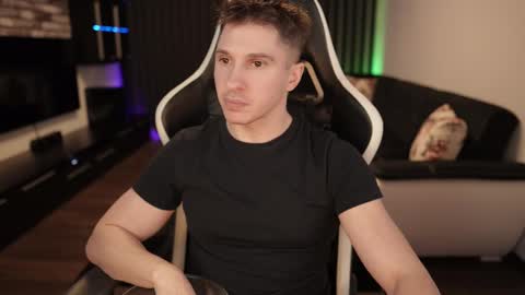 Dorian Reyes online show from February 17, 2025, 12:21 am