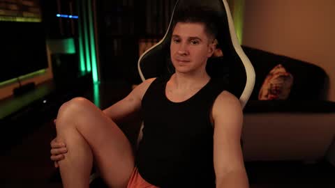 Dorian Reyes online show from March 12, 2025, 12:31 am