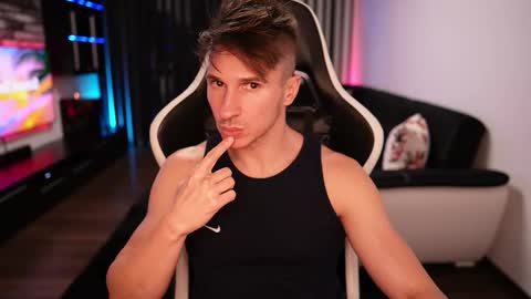 Dorian Reyes online show from October 3, 2025, 8:28 pm