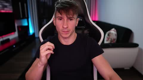 Dorian Reyes online show from October 6, 2025, 11:24 pm