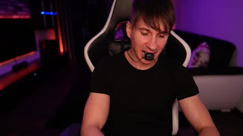 Dorian Reyes online show from October 13, 2025, 9:59 pm