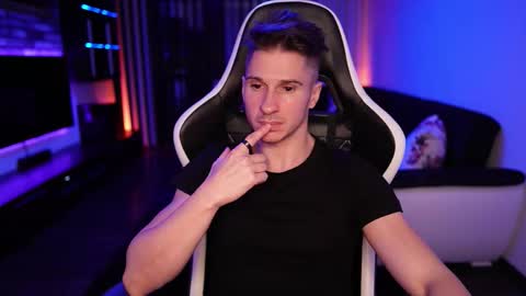 Dorian Reyes online show from October 18, 2025, 12:35 am