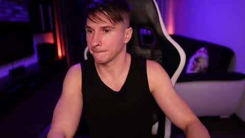 Dorian Reyes online show from October 20, 2025, 8:53 pm