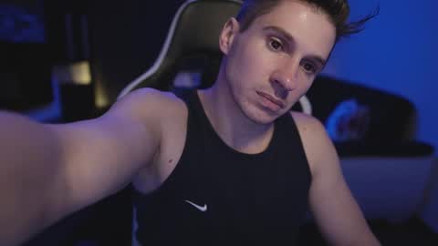 Dorian Reyes online show from May 3, 2026, 9:21 pm