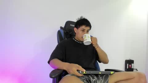 dorman_boy online show from December 17, 2025, 4:29 am