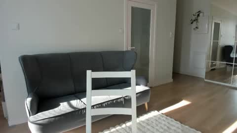 dormineaa online show from May 5, 2026, 5:48 am