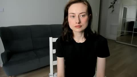 dormineaa online show from May 19, 2026, 5:25 am