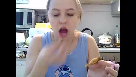 Snapshot of dorrie_ann chatting on December 28, 2024, 12:35 pm Dorrie Ann online show from December 28, 2024, 12:35 pm