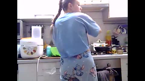 Snapshot of dorrie_ann chatting on January 27, 2025, 6:31 pm Dorrie Ann online show from January 27, 2025, 6:31 pm