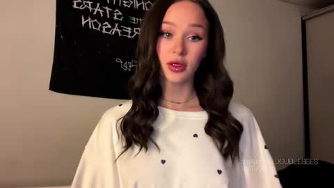 MOLLYYYY dont forget to give me a thumb up online show from November 18, 2025, 11:58 am