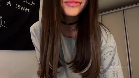 MOLLYYYY dont forget to give me a thumb up online show from March 20, 2026, 12:32 pm