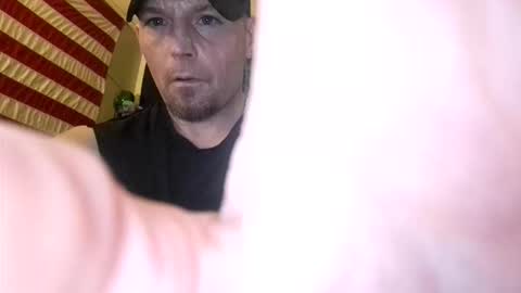 Snapshot of dougiebisme chatting on April 7, 2026, 12:38 pm dougiebisme online show from April 7, 2026, 12:38 pm