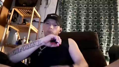 Snapshot of dougiebisme chatting on April 9, 2026, 9:04 am dougiebisme online show from April 9, 2026, 9:04 am