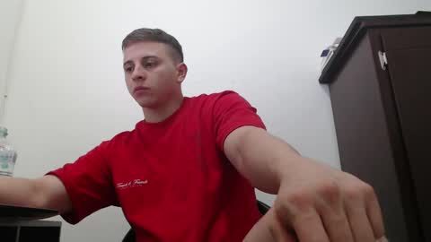 Snapshot of draco_boy2000 chatting on September 19, 2025, 9:37 pm draco_boy2000 online show from September 19, 2025, 9:37 pm