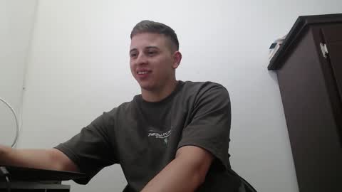 Snapshot of draco_boy2000 chatting on September 23, 2025, 9:18 pm draco_boy2000 online show from September 23, 2025, 9:18 pm