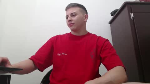 Snapshot of draco_boy2000 chatting on October 6, 2025, 9:23 pm draco_boy2000 online show from October 6, 2025, 9:23 pm