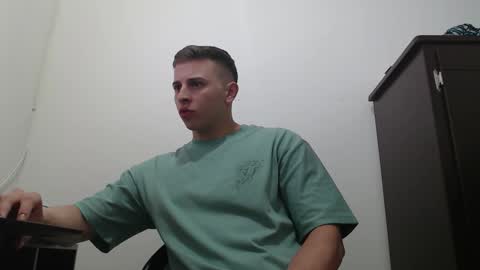 Snapshot of draco_boy2000 chatting on October 13, 2025, 9:04 pm draco_boy2000 online show from October 13, 2025, 9:04 pm