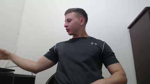 Snapshot of draco_boy2000 chatting on October 15, 2025, 9:15 pm draco_boy2000 online show from October 15, 2025, 9:15 pm