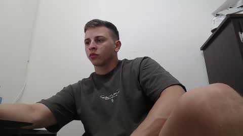 Snapshot of draco_boy2000 chatting on October 17, 2025, 9:06 pm draco_boy2000 online show from October 17, 2025, 9:06 pm