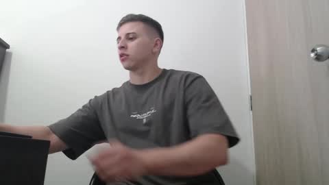 Snapshot of draco_boy2000 chatting on October 21, 2025, 9:15 pm draco_boy2000 online show from October 21, 2025, 9:15 pm