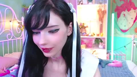 Snapshot of draculaura_ chatting on December 4, 2024, 3:15 am Draculaura online show from December 4, 2024, 3:15 am