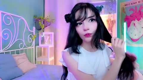 Snapshot of draculaura_ chatting on December 5, 2024, 9:06 pm Draculaura online show from December 5, 2024, 9:06 pm