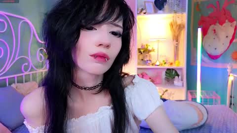 Snapshot of draculaura_ chatting on December 6, 2024, 9:13 pm Draculaura online show from December 6, 2024, 9:13 pm