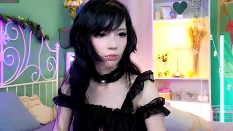 Snapshot of draculaura_ chatting on December 13, 2024, 8:58 pm Draculaura online show from December 13, 2024, 8:58 pm