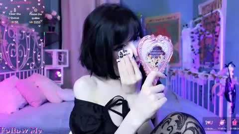 Snapshot of draculaura_ chatting on February 23, 2025, 12:19 am Draculaura online show from February 23, 2025, 12:19 am