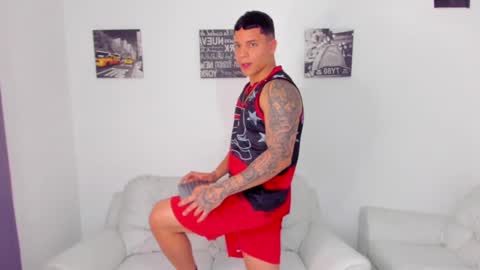 Snapshot of drakesmith01 chatting on October 6, 2025, 11:35 pm Drake Smith online show from October 6, 2025, 11:35 pm