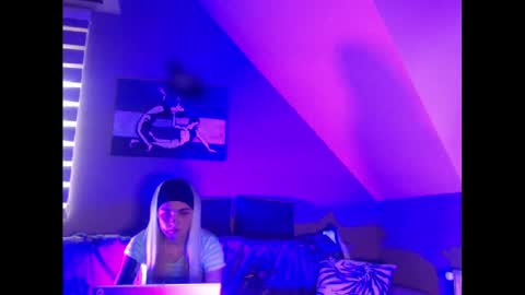 A girl online show from January 28, 2025, 7:43 am