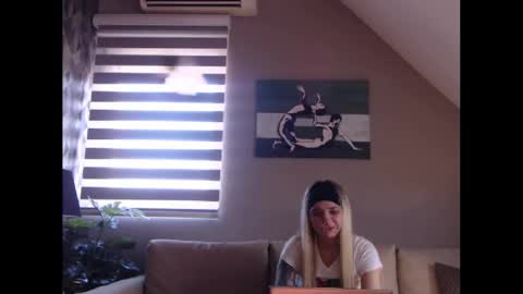 A girl online show from February 19, 2025, 11:28 am