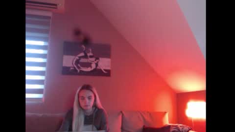 A girl online show from December 2, 2025, 7:57 am