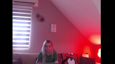 A girl online show from March 2, 2026, 8:21 am