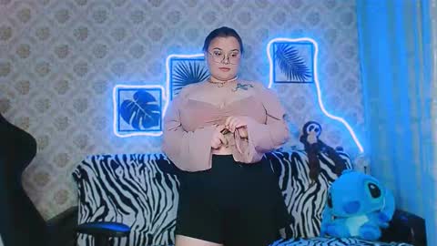 dreamforyoue2 online show from September 15, 2025, 8:20 pm