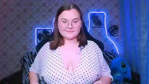 dreamforyoue2 online show from November 11, 2025, 8:20 pm