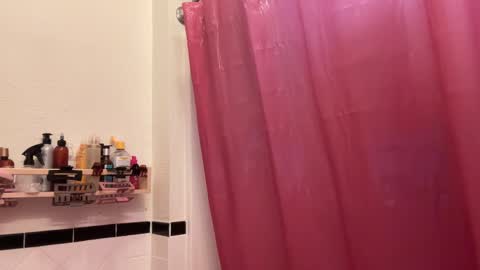 RIRI OR DREAMY online show from February 11, 2025, 10:39 pm