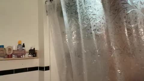 RIRI OR DREAMY online show from March 22, 2026, 6:33 pm