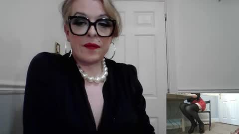 dressasdesired online show from June 18, 2026, 10:25 pm