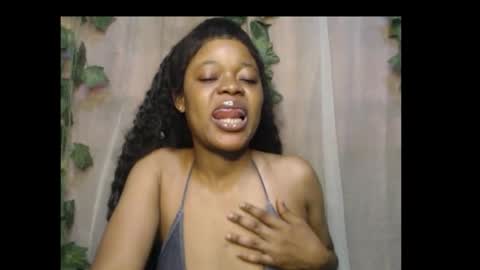 Snapshot of dripqueenx chatting on October 12, 2025, 12:04 pm linda online show from October 12, 2025, 12:04 pm