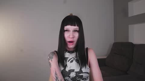 Snapshot of drown_in_my_eyes chatting on November 27, 2025, 7:10 am Luna online show from November 27, 2025, 7:10 am