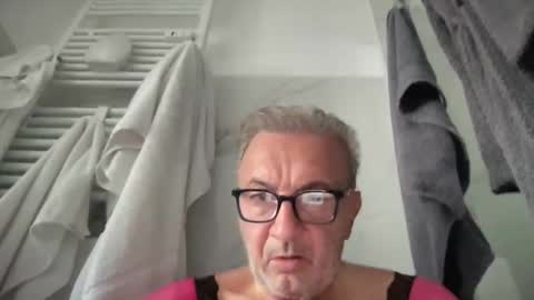 duglas650 online show from September 18, 2025, 9:33 am