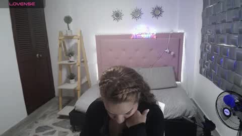 dulce__lovee online show from December 17, 2025, 1:28 pm
