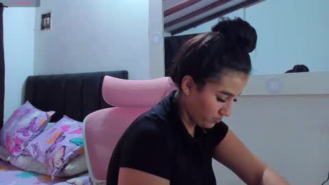 Snapshot of dulce_acosta chatting on February 24, 2025, 10:36 pm Dulce online show from February 24, 2025, 10:36 pm