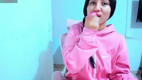Snapshot of dulce_acosta chatting on September 18, 2025, 1:02 pm Dulce online show from September 18, 2025, 1:02 pm