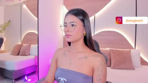 D U L C E online show from April 30, 2026, 1:56 am