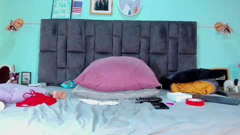 DULCE AURORA online show from February 10, 2025, 7:58 am