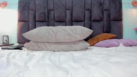 DULCE AURORA online show from March 7, 2025, 5:51 am