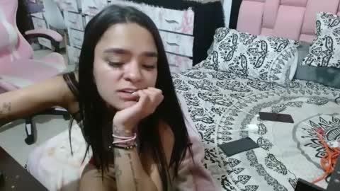 dulcereyes1026 online show from February 20, 2025, 2:51 am